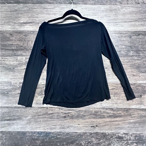 Sarin Mathew’s Black Blouse with Long Sleeves and Classic Style - Picture 1 of 4